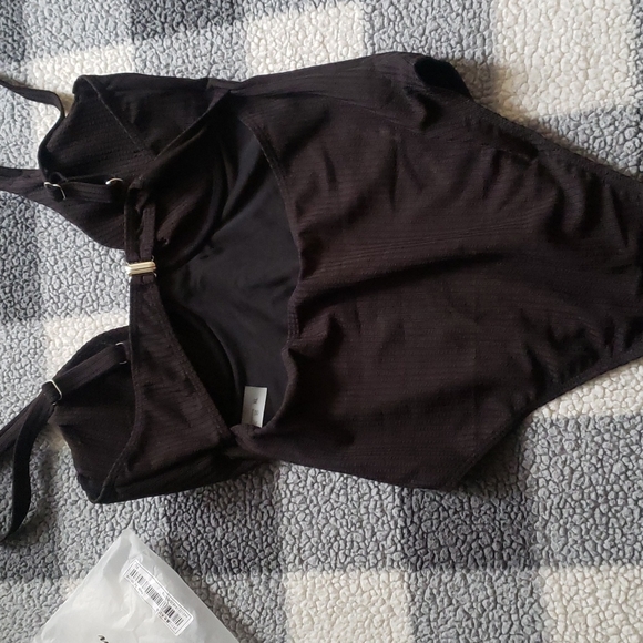 Solid underwire one piece swimsuit - Picture 7 of 8